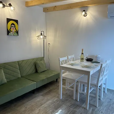 Cherry With Pool Vrsine