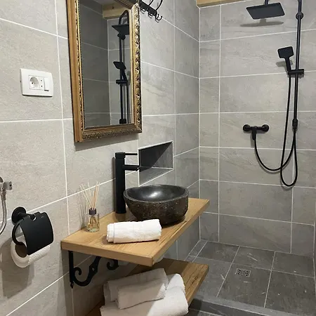 Cherry With Pool Vrsine