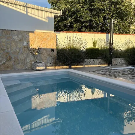 Cherry With Pool Ferienhaus
