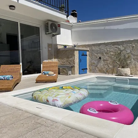 Ferienhaus Cherry With Pool Vrsine