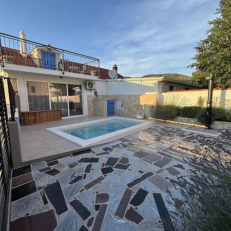 Holiday home Cherry With Pool